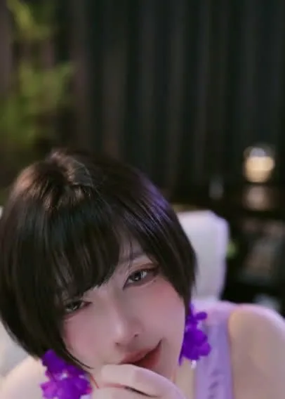 巨乳女神雨教皇一色雨会员付费定制流出 紫色低胸长裙卖弄风骚 奶子都快弹出来了！