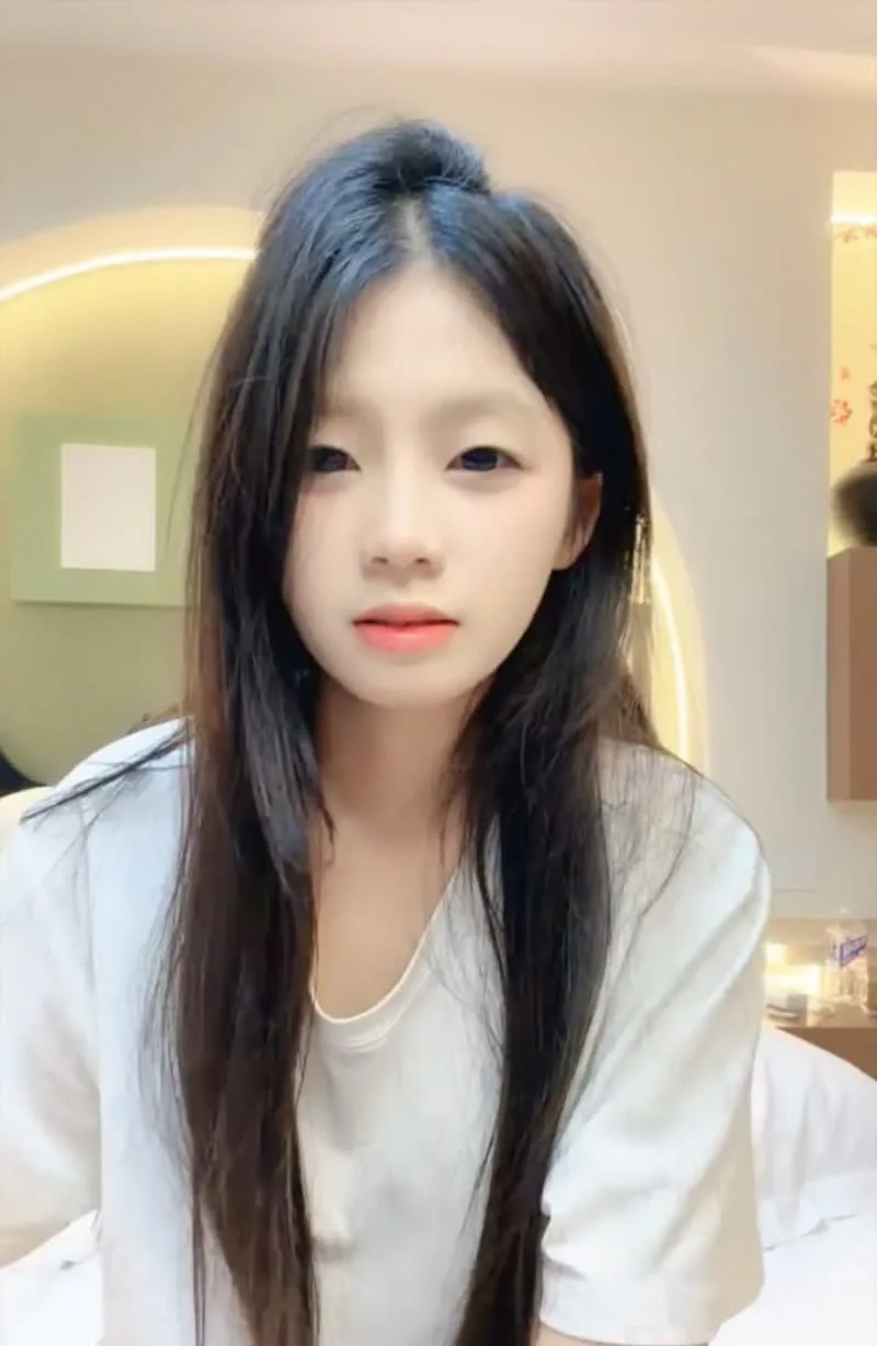 温南高颜值大学生精神小妹下海直播 巨乳微胖白嫩肉感身材 大尺度骚穴自慰 纯纯的视觉享受啊