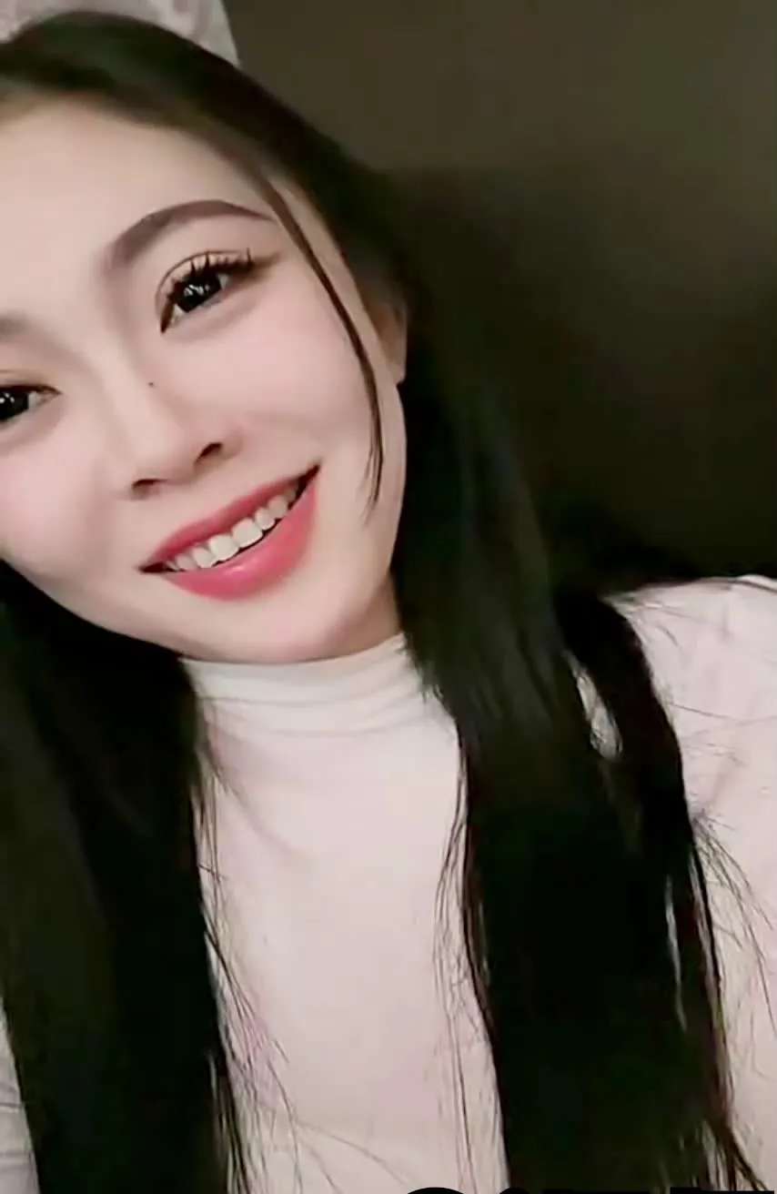 全网首发独家4K 学姐穿着蕾丝兔女郎战袍在厕所 按在马桶上狂操33岁一线天粉嫩鲍鱼 人前熟女御姐 人后淫荡贱妇！