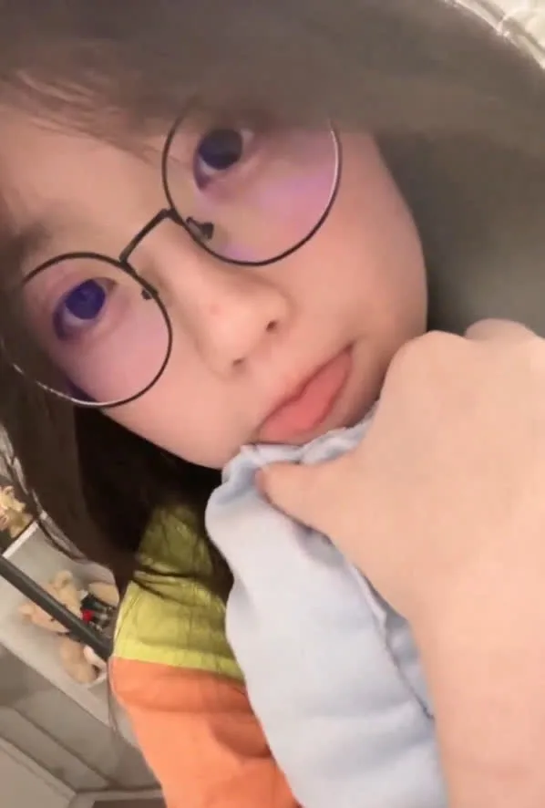 推特清纯嫩妹乌萌萌大尺度自拍视频流出 露脸自慰玩奶扣穴特写福利 乖巧甜妹瞬间变淫乱小母狗