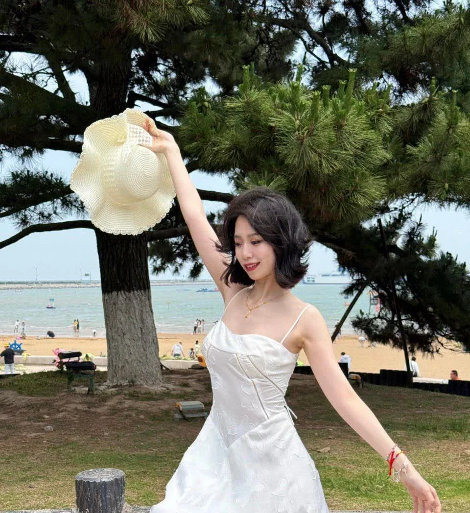 江苏长腿骚货万煜葶 在校期间被金主爸爸包养 旅游打卡不雅视频流出