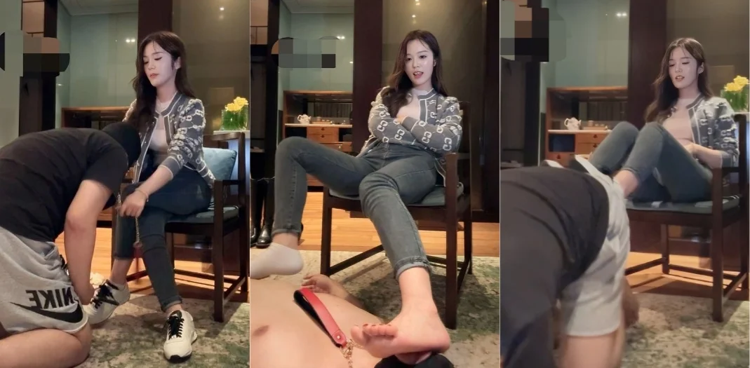 玩物直播阿芙乐尔坐脸调教新作 紧身牛仔裤女王脚踩脸戒尺抽打 男奴跪地舔鞋舔脚