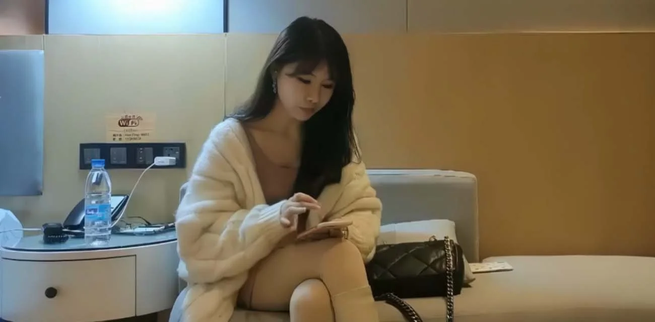 大神鸭哥探花 约炮白靴性感妹 白靴粉色包臀裙气质拉满 颜值超高身材超棒操爽了！