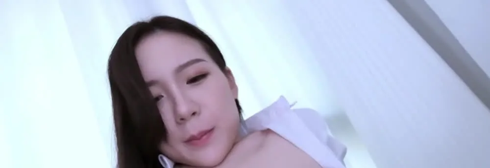 高颜值人妻生完小孩后都这样？嫌弃老公喂不饱出门偷吃 被干高潮不低于3次都翻白眼了还要 淫叫声楼下都能听见得多久没这么爽过了！
