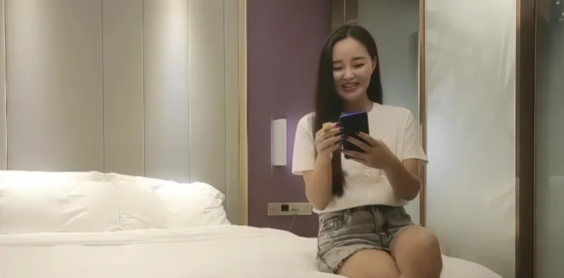 探花精选 酒店珠宝美女 高挑长腿反差爆棚 从玩手机到水多被干 啊啊好爽