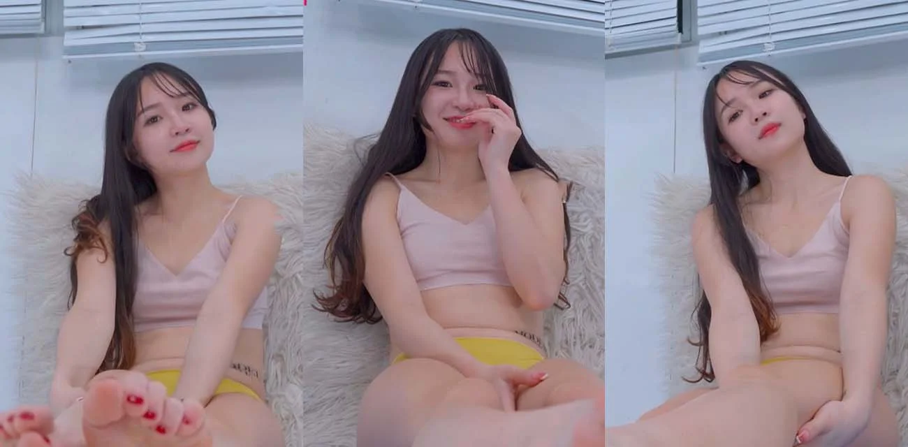 瑜伽火辣嫩模 後箱女孩 比基尼瑜伽大秀 粉嫩的小穴若隐若现 非常的诱惑 真想操一顿