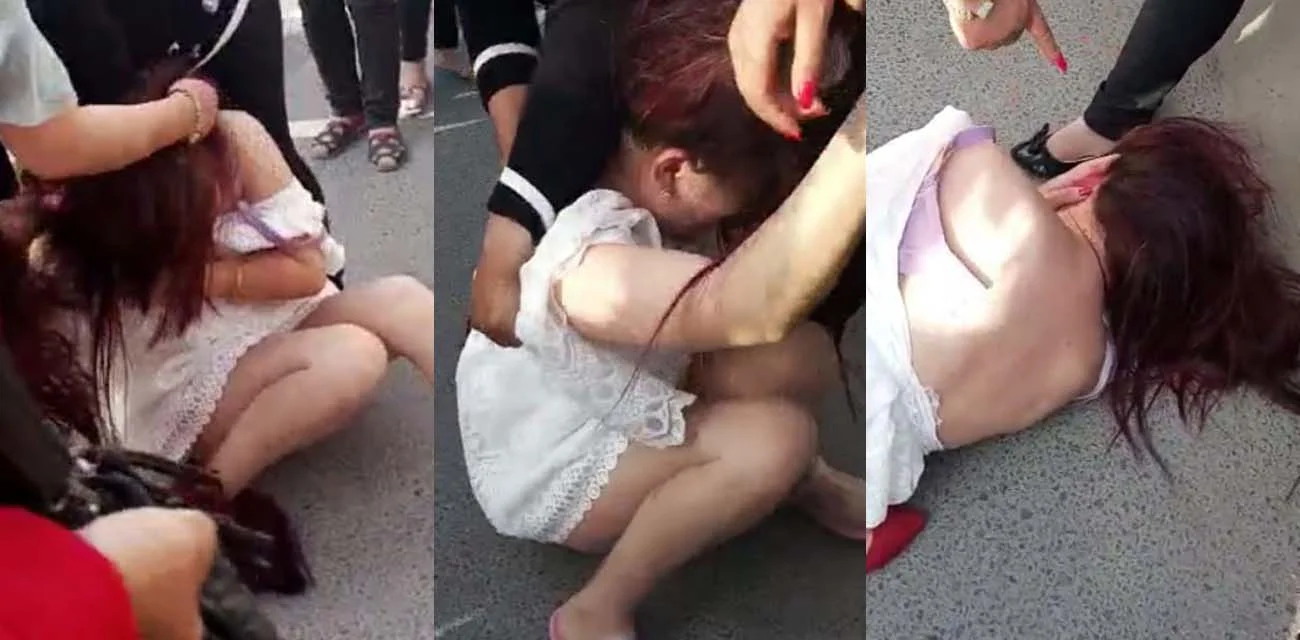 街头直播级抓奸 正宫俩姐妹从豪车里狠拽小三骚货 衣服撕烂扒光当街狂扇
