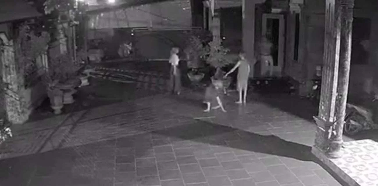 越南毒妇 当街持刀捅死自己老公 作案动机不明 大概率是老公出轨被发现