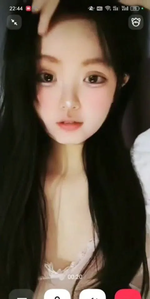 高颜值可爱萝莉女大学生张雅倩一对一裸聊视频爆光 清纯学妹变身金主专属母狗 近距离观摩极品美穴