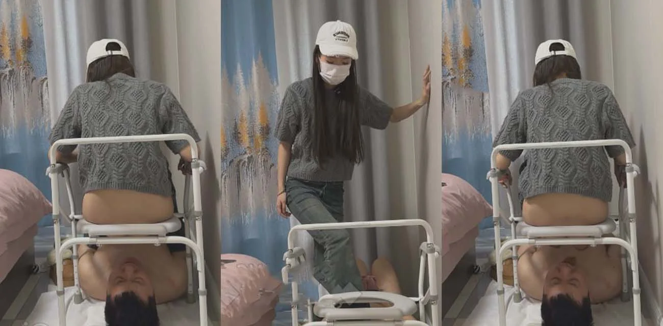 重口勿入！校花原味坐脸 男奴给校花做厕奴 张开嘴巴静等校花拉屎吃入 特别震撼刺激