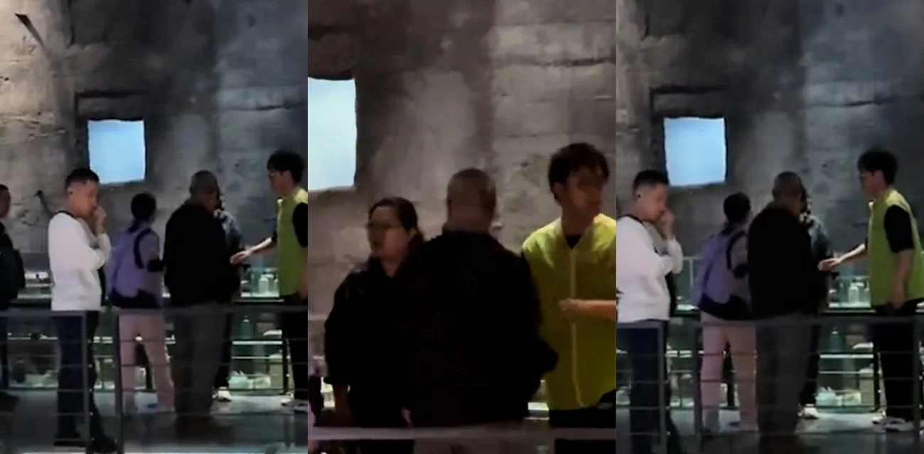 紫色上衣大妈在哈尔滨731遗址嬉笑没完  戴眼镜的大妈提醒反被紫衣大妈和老公说她多管闲事怒斥