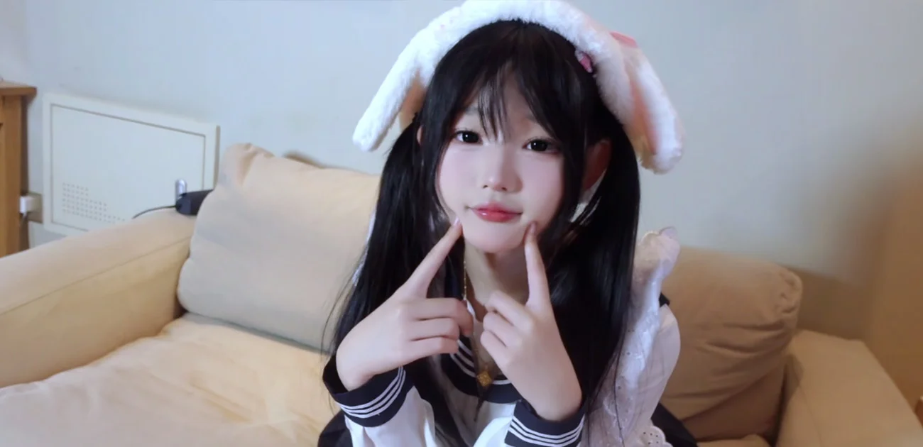 老虎菜1月3日SVIP独家新作 甜妹天花板 第一弹 超级可爱娃娃音萝莉萌妹子 大学在读平面模特小丝袜秀脚丫养眼福利