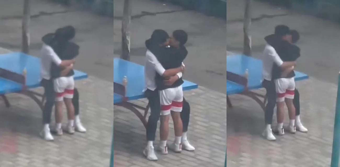 学校一对gay光天化日亲热被拍 居然这么光明正大 完全不怕世俗的眼光 真是勇气可嘉啊！