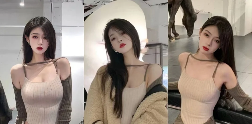 超级骚的双马尾精神小妹 穿情趣黑丝制服给金主吃鸡乳交 这大奶还挺带感的 骚穴非常嫩被无套猛操灌得满满的！